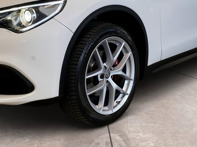 Alfa Romeo Stelvio usata a Torino (15)