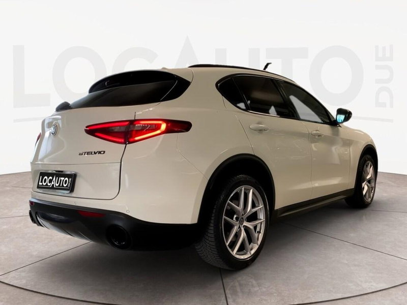 Alfa Romeo Stelvio usata a Torino (4)
