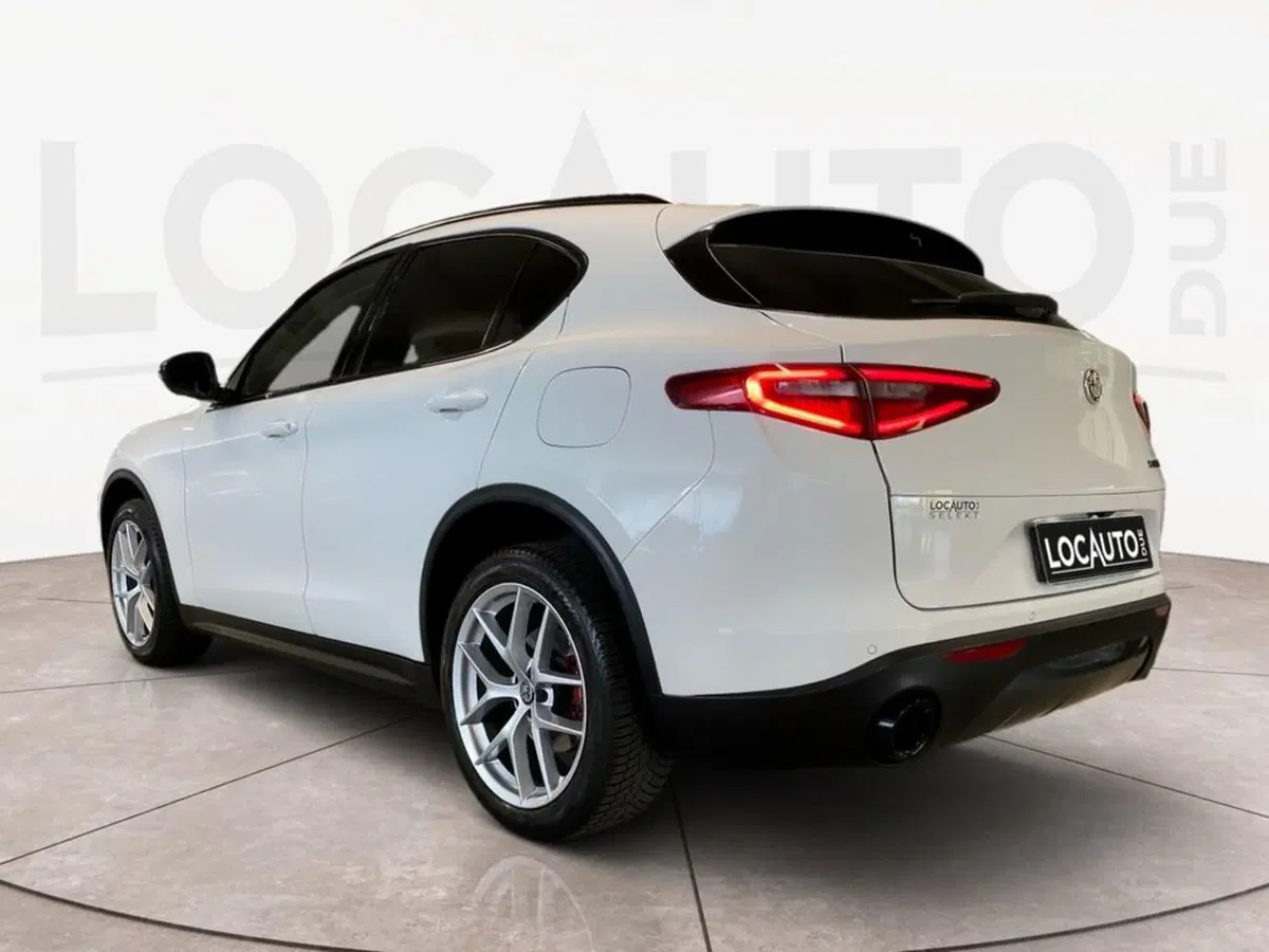 Alfa Romeo Stelvio usata a Torino (5)