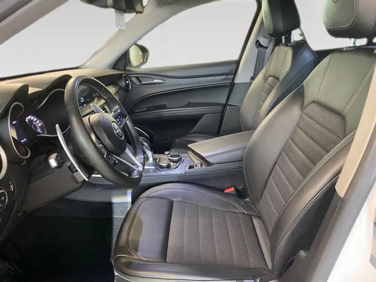 Alfa Romeo Stelvio usata a Torino (7)