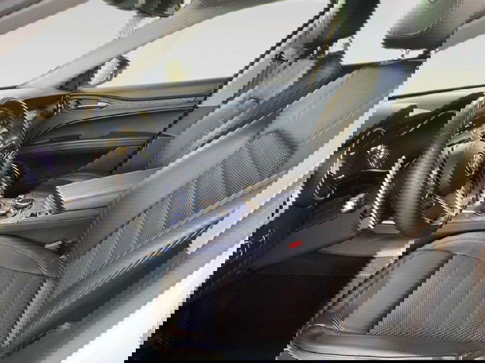Alfa Romeo Stelvio usata a Torino (7)