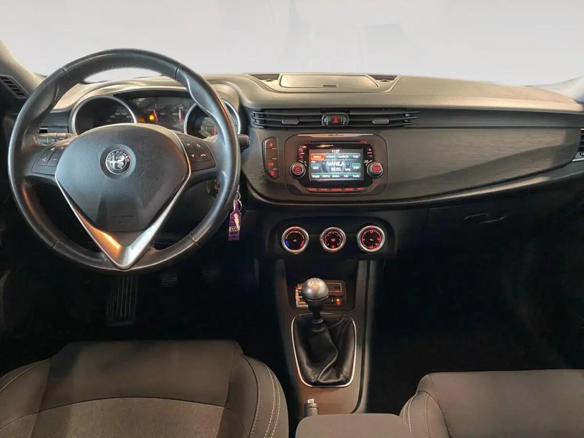 Alfa Romeo Giulietta usata a Torino (5)