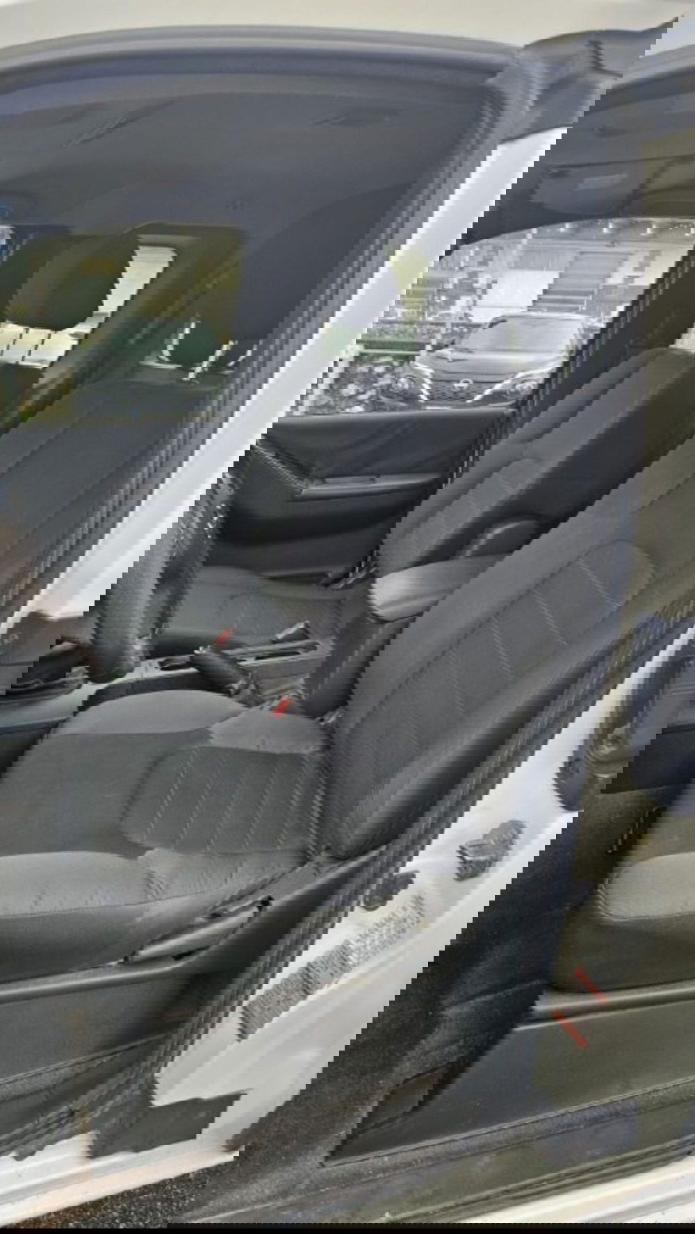 Nissan Navara usata a Lucca (12)