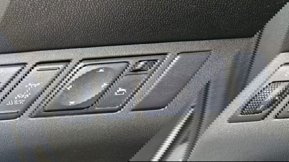 Nissan Navara usata a Lucca (15)