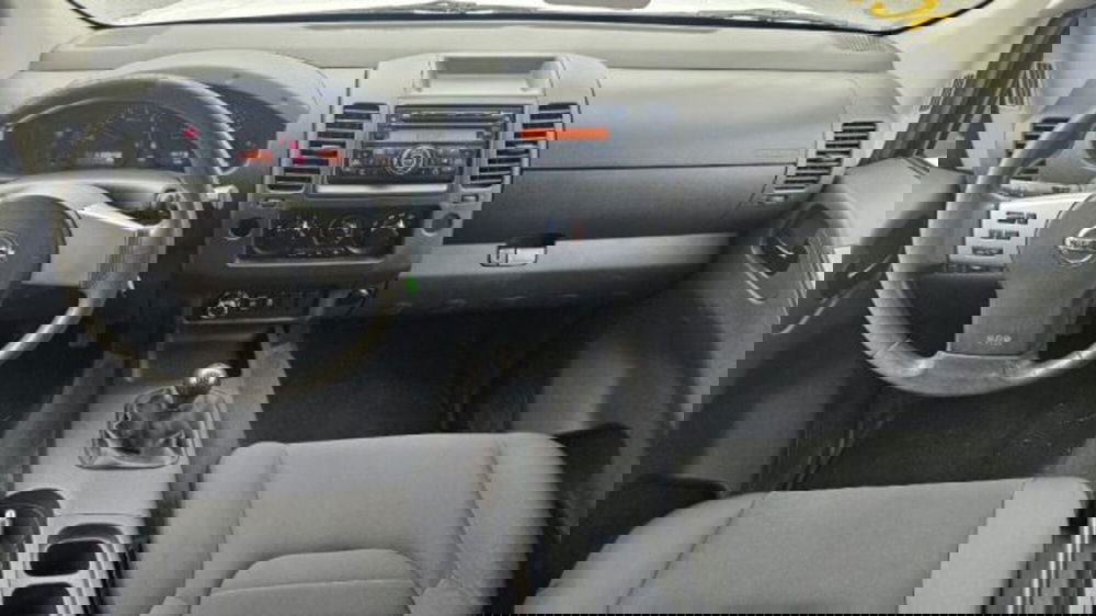 Nissan Navara usata a Lucca (16)