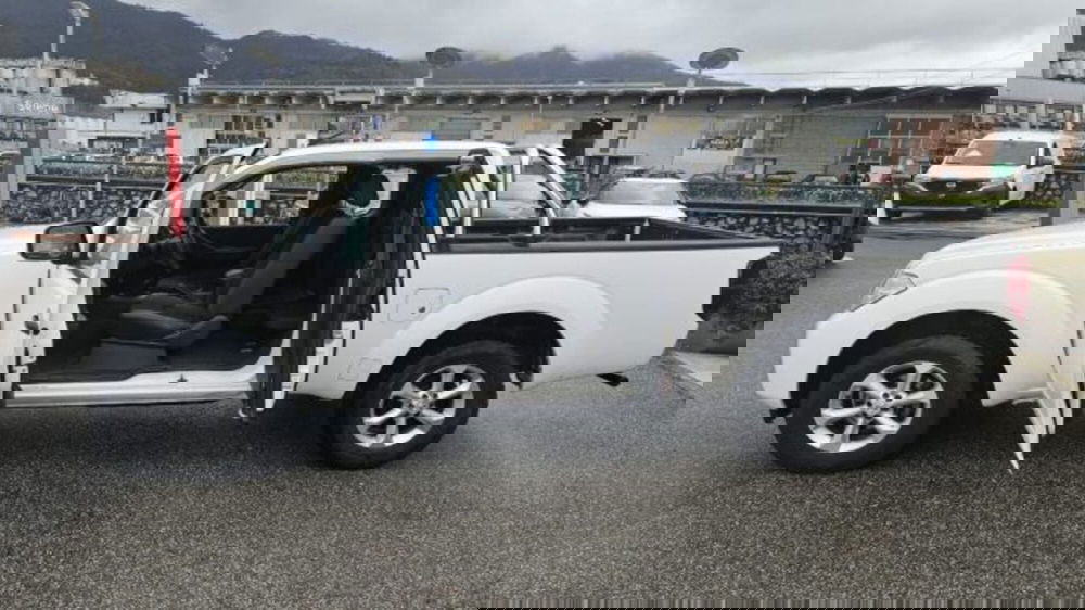 Nissan Navara usata a Lucca (8)