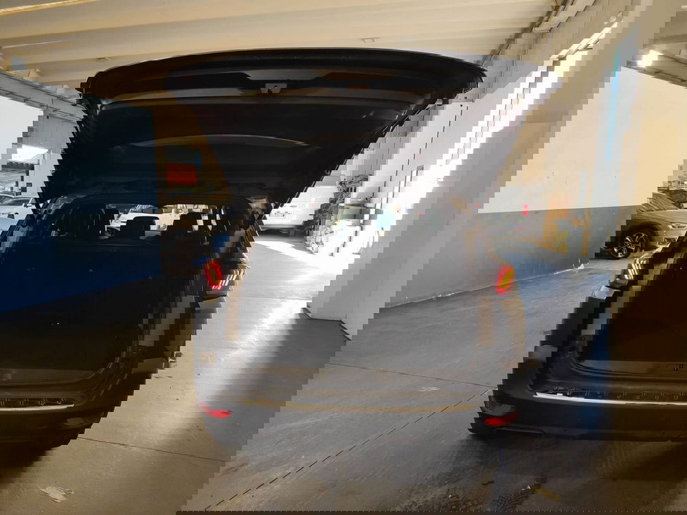 Peugeot 5008 usata a Milano (9)