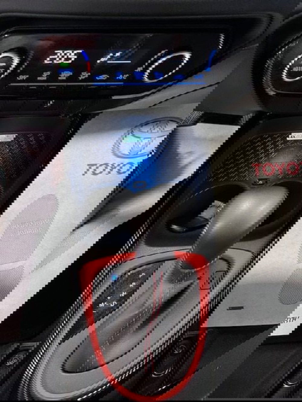 Toyota Aygo X usata a Prato (14)