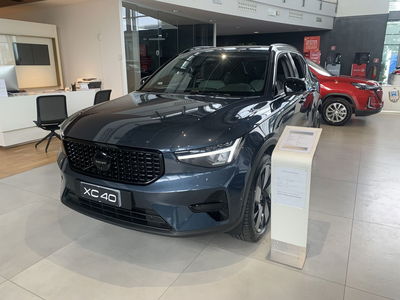 Volvo XC40 2.0 b3 Plus Black Edition auto nuova a Ferrara