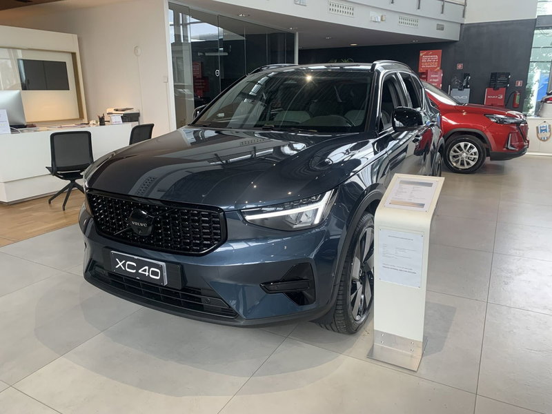Volvo XC40 nuova a Ferrara