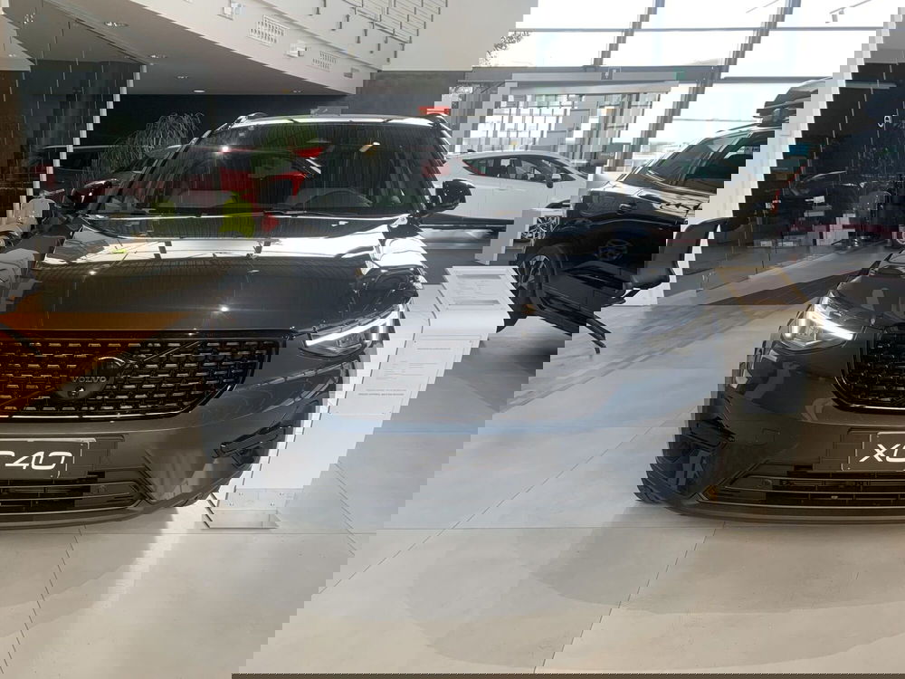Volvo XC40 nuova a Ferrara (2)