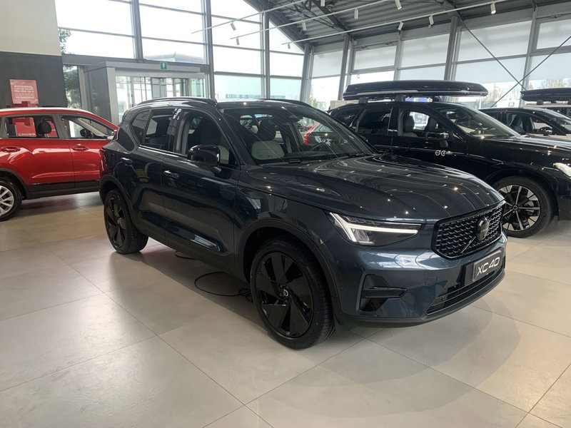 Volvo XC40 nuova a Ferrara (3)