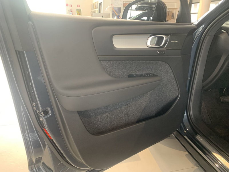 Volvo XC40 nuova a Ferrara (6)