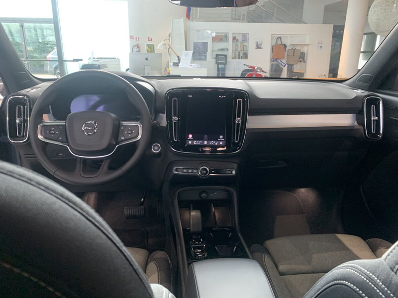 Volvo XC40 nuova a Ferrara (9)