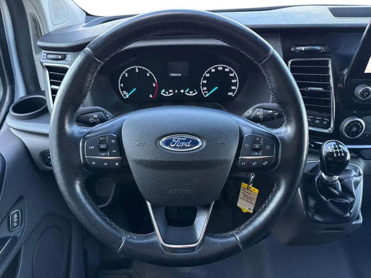 Ford E-Transit Custom Furgone usata a Milano (11)