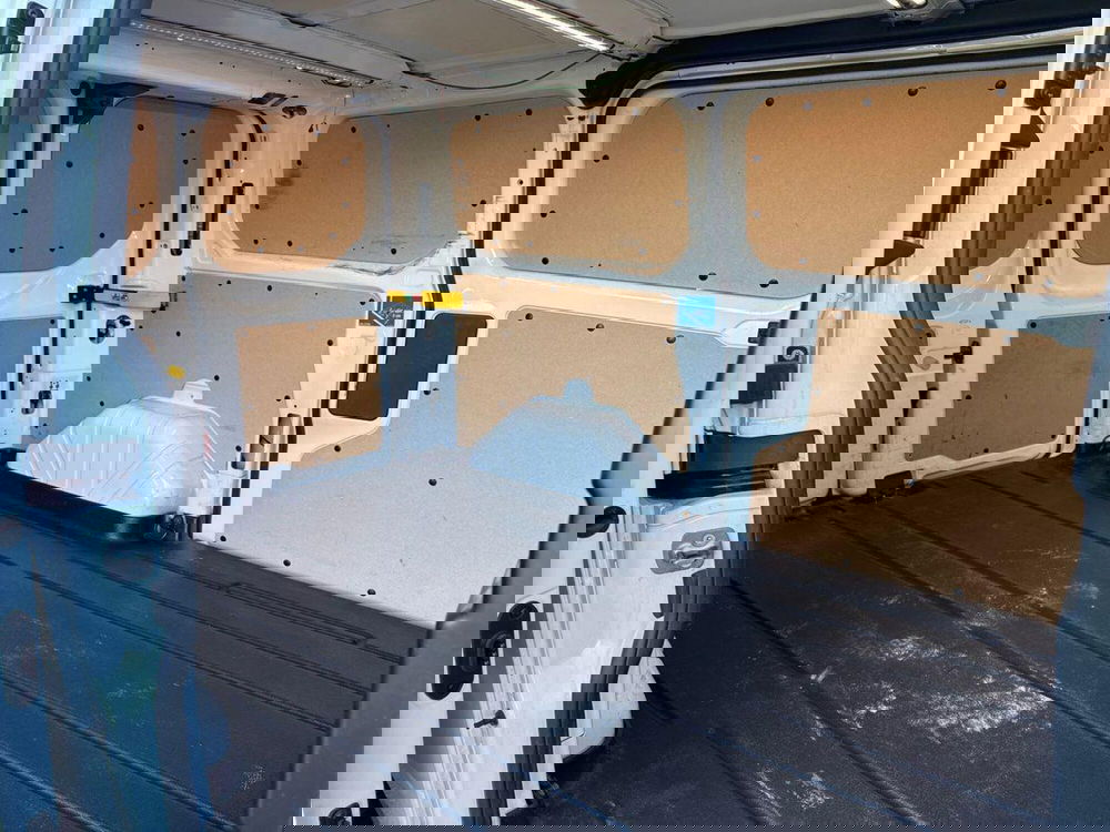 Ford E-Transit Custom Furgone usata a Milano (16)