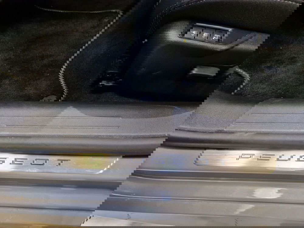 Peugeot 208 usata a Varese (10)