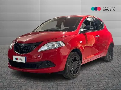 Lancia Ypsilon 1.0 FireFly 5 porte S&amp;S Hybrid Silver Plus del 2023 usata a Vinci