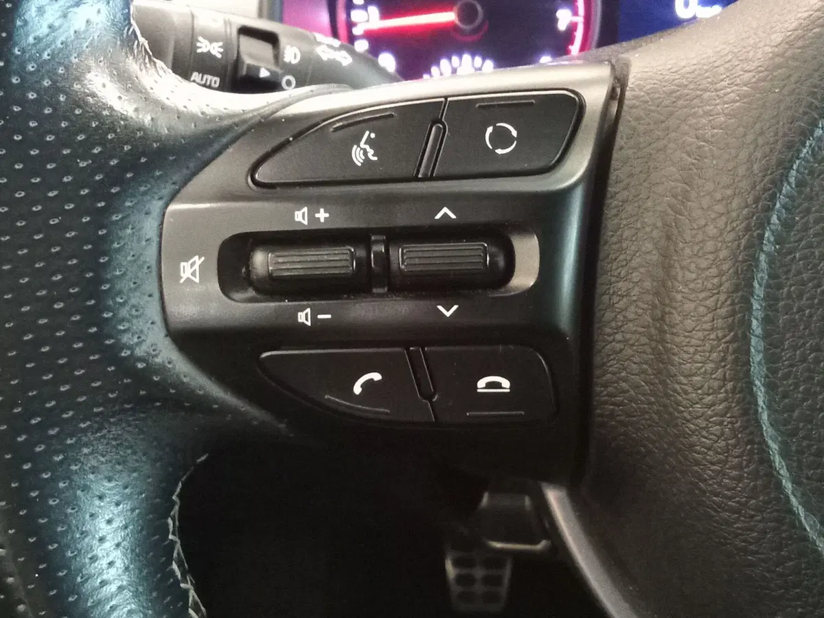 Kia Stonic usata a Rimini (11)
