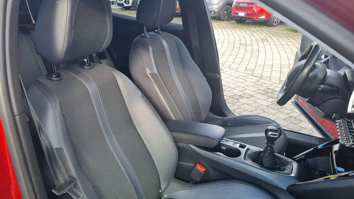 Peugeot 2008 usata a Lucca (15)