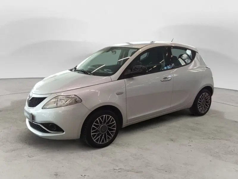 Lancia Ypsilon usata a Rimini