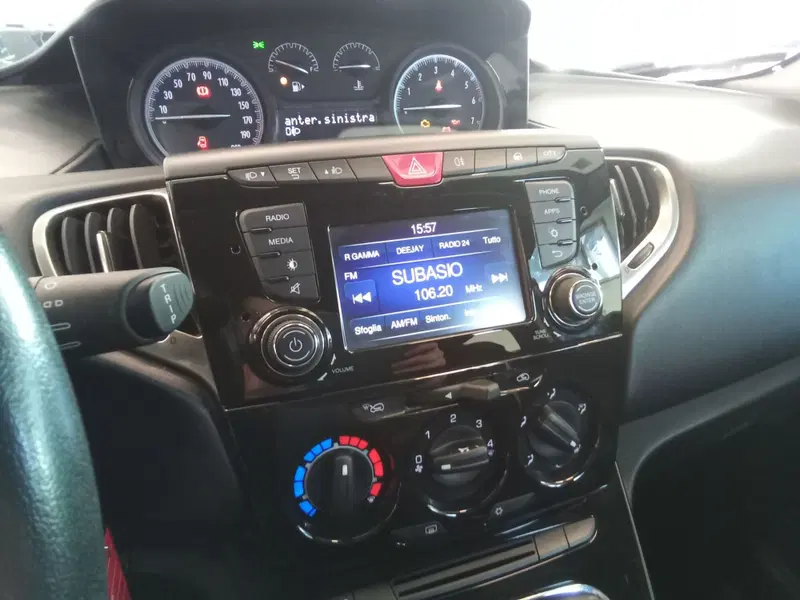 Lancia Ypsilon usata a Rimini (18)