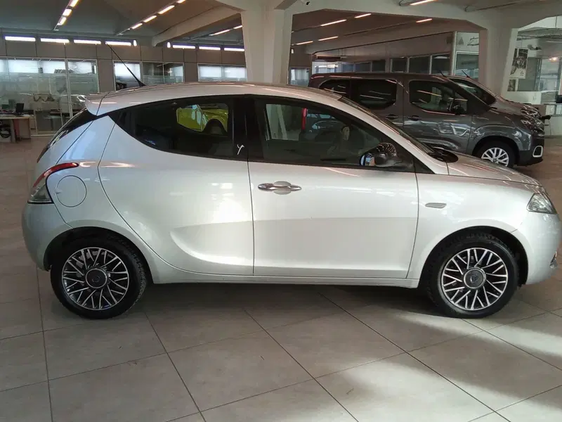 Lancia Ypsilon usata a Rimini (3)