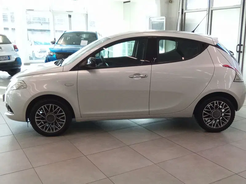 Lancia Ypsilon usata a Rimini (4)