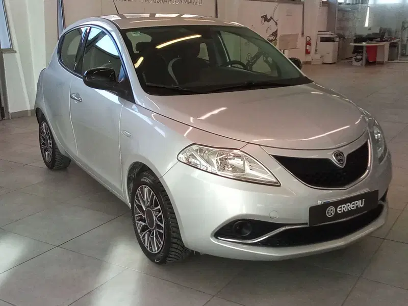 Lancia Ypsilon usata a Rimini (5)