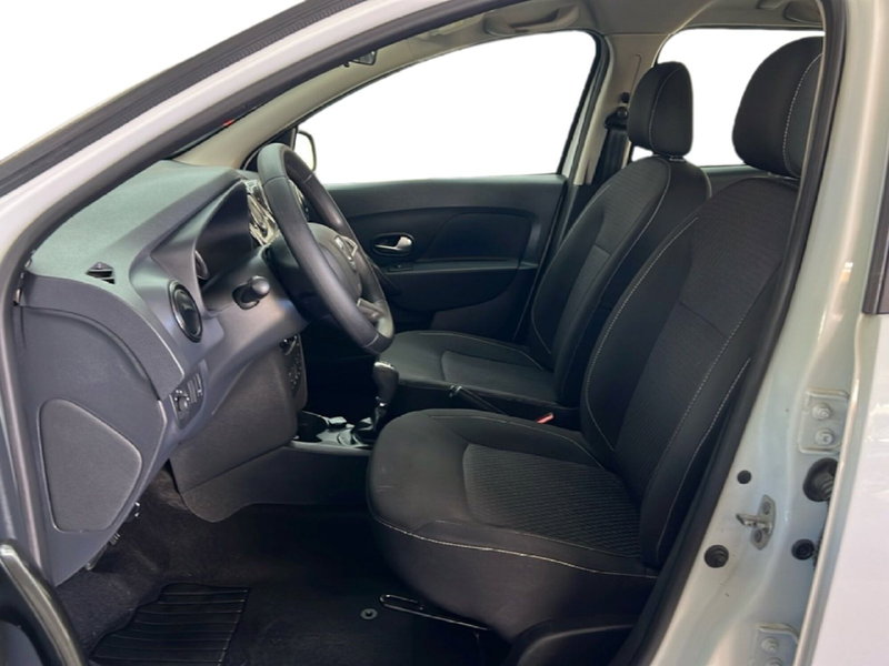 Dacia Logan usata a Roma (14)