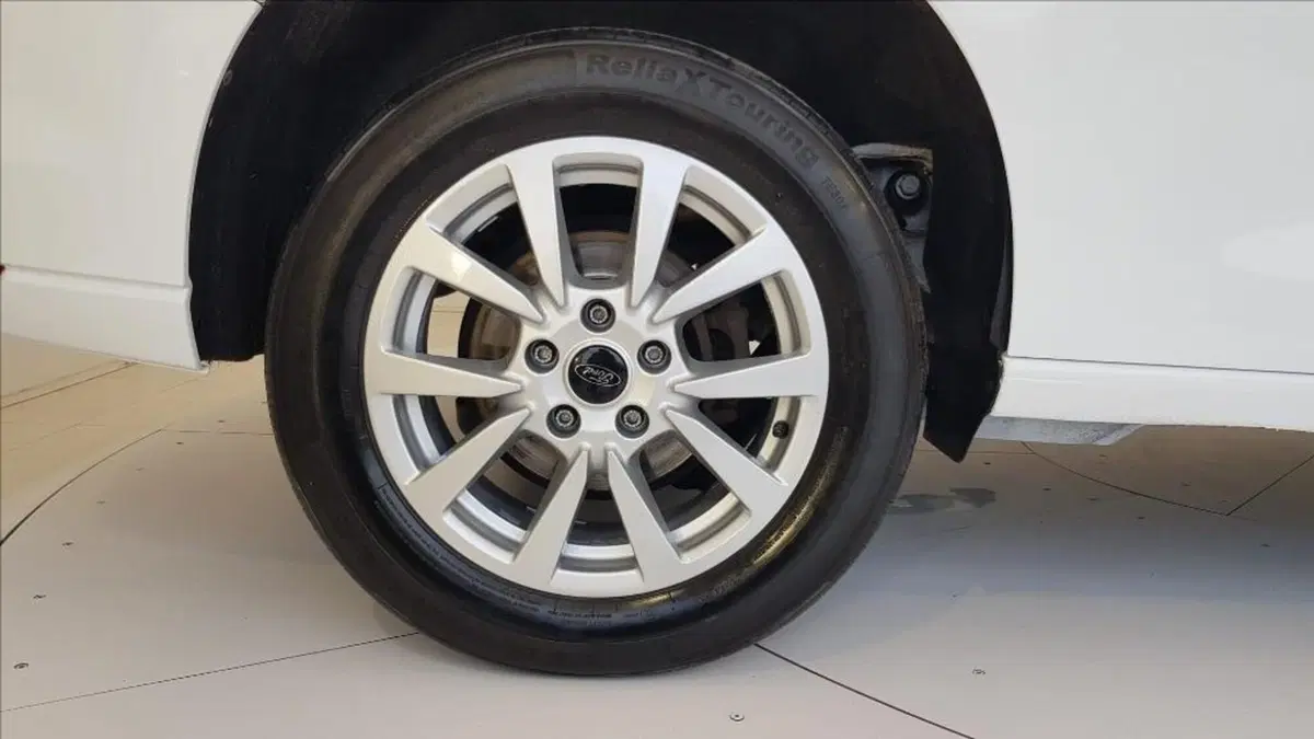 Ford Tourneo Connect usata a Lucca (9)