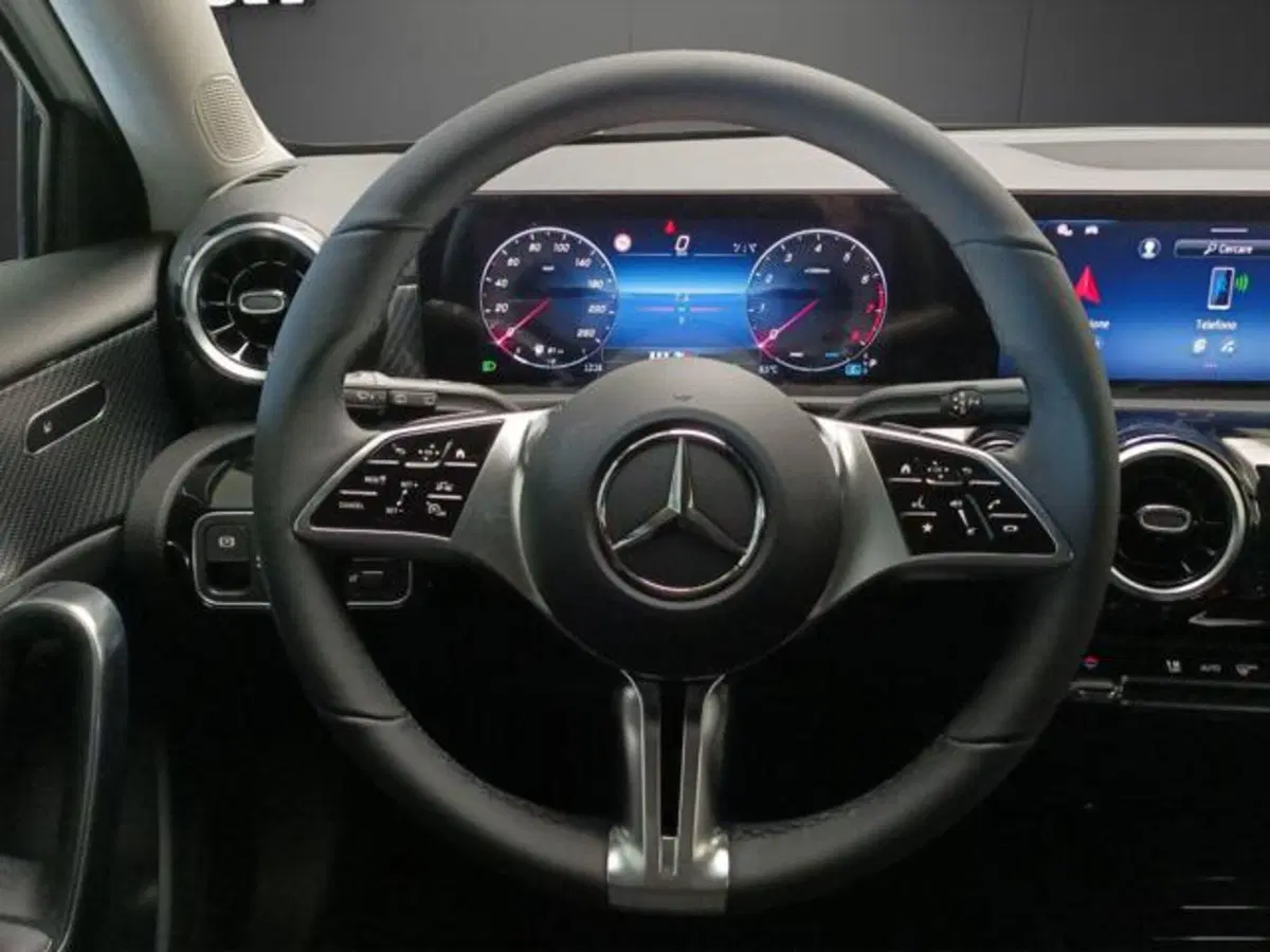 Mercedes-Benz Classe A usata a Milano (11)