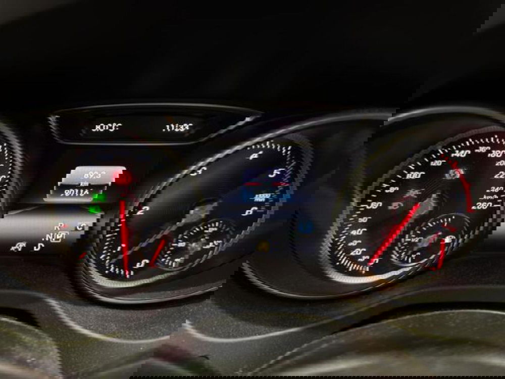 Mercedes-Benz CLA Shooting Brake usata a Milano (7)