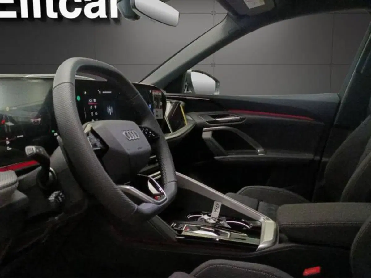 Audi Q5 Sportback nuova a Milano (11)