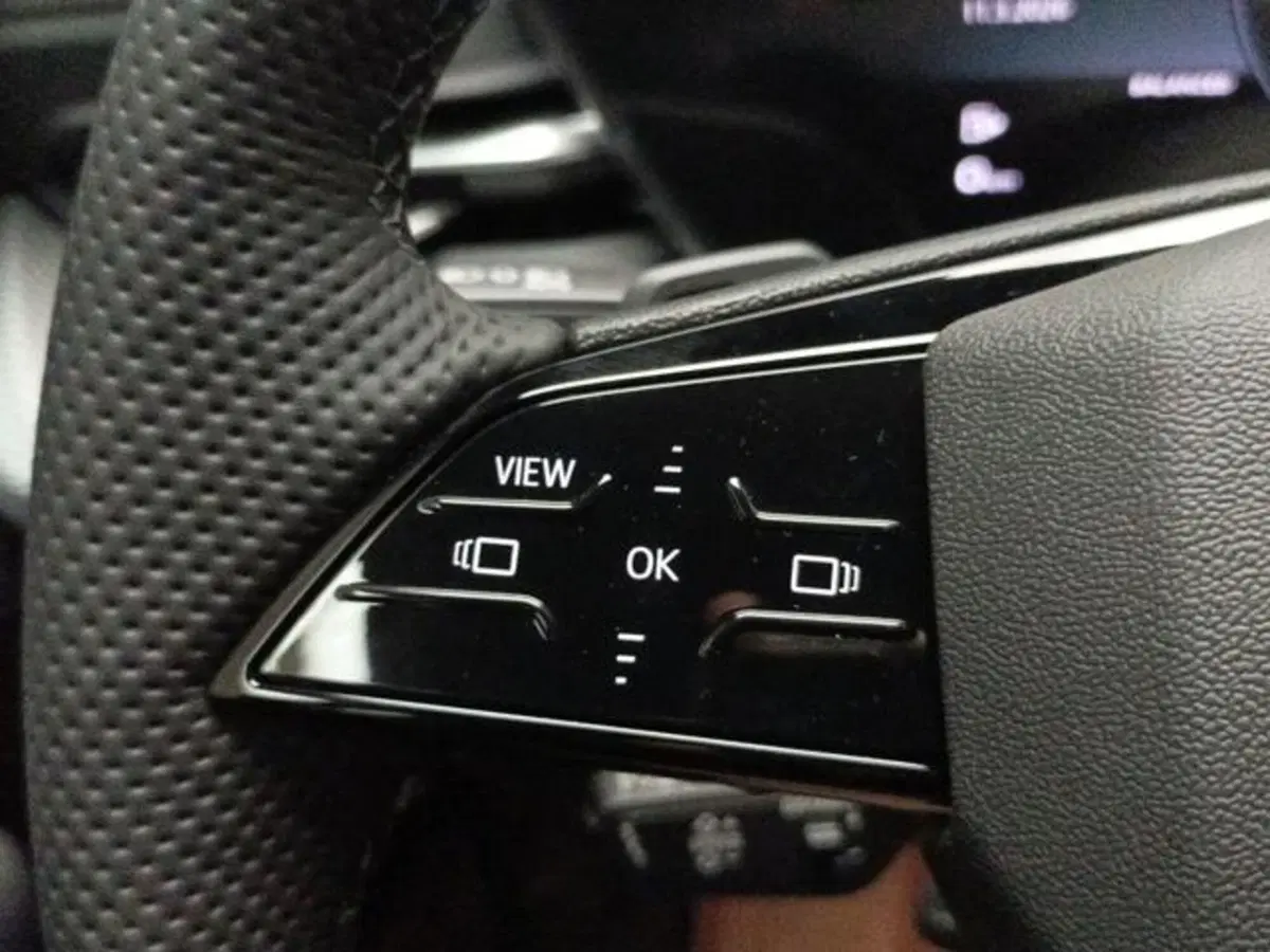 Audi Q5 Sportback nuova a Milano (12)
