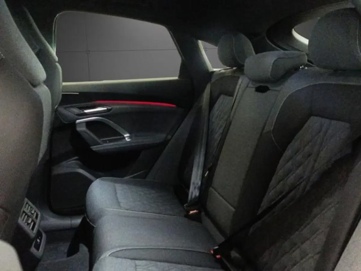 Audi Q5 Sportback nuova a Milano (15)