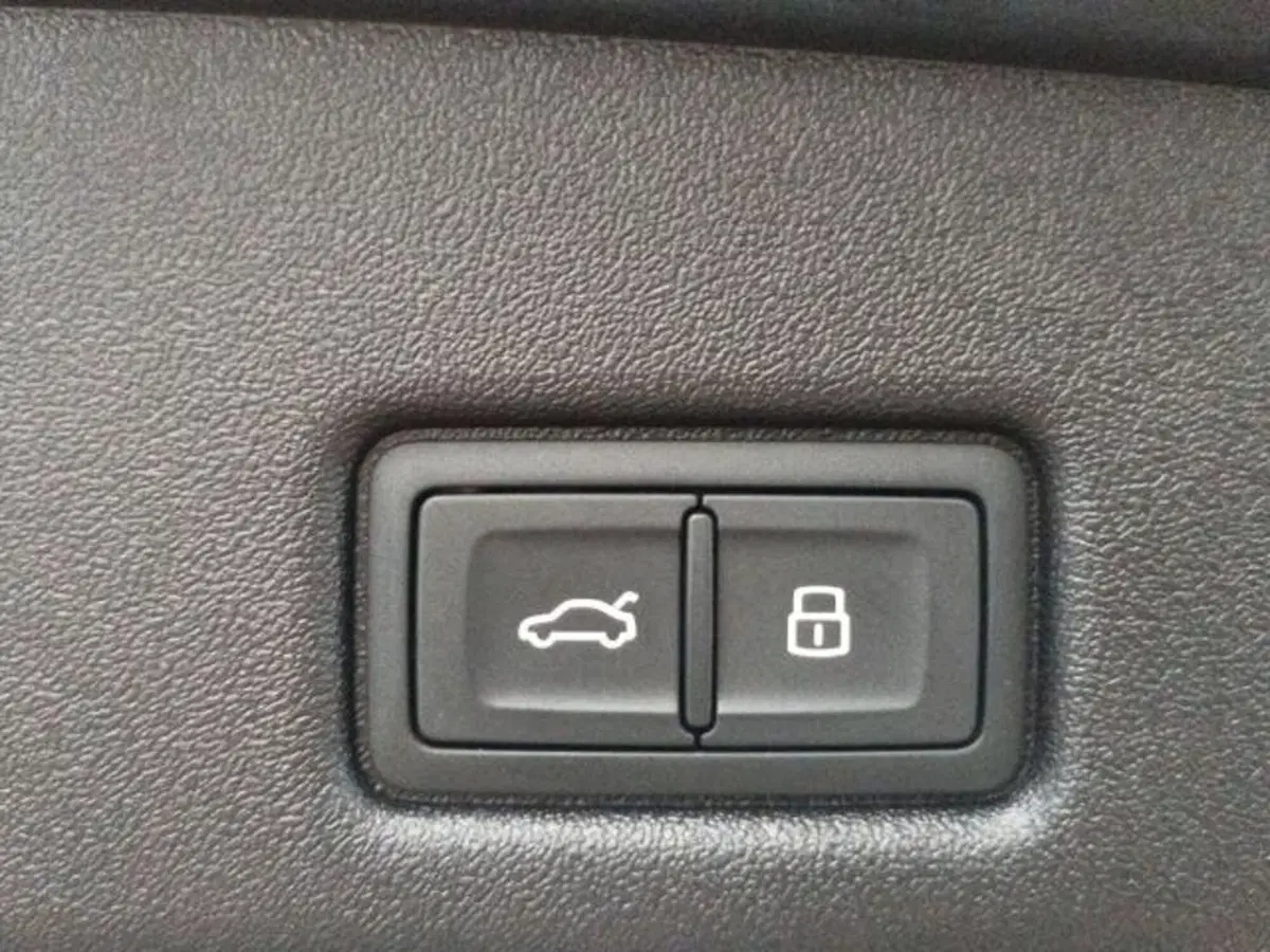 Audi Q5 Sportback nuova a Milano (19)