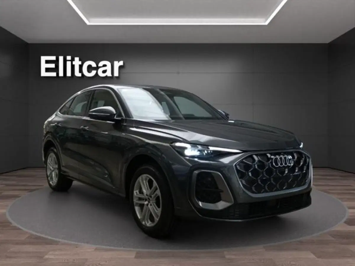 Audi Q5 Sportback nuova a Milano (4)