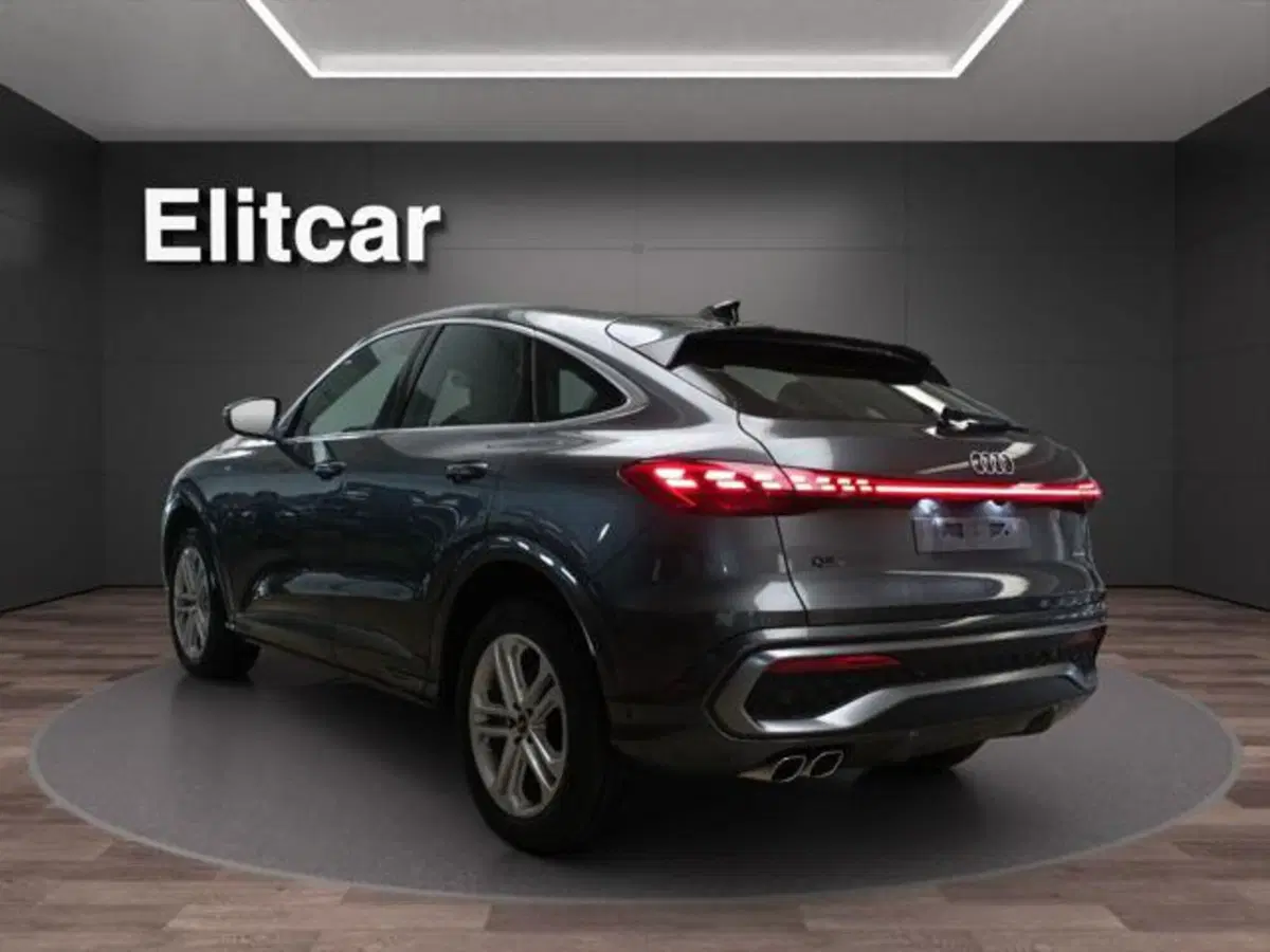 Audi Q5 Sportback nuova a Milano (5)