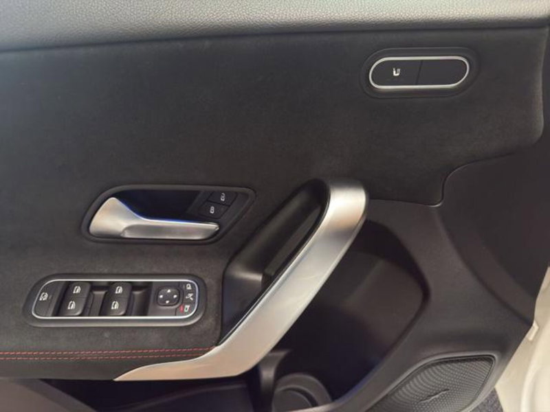 Mercedes-Benz Classe A Sedan usata a Milano (15)