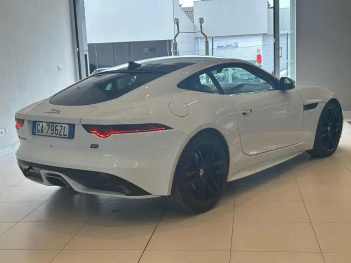 Jaguar F-Type Coupé usata a Lucca (6)