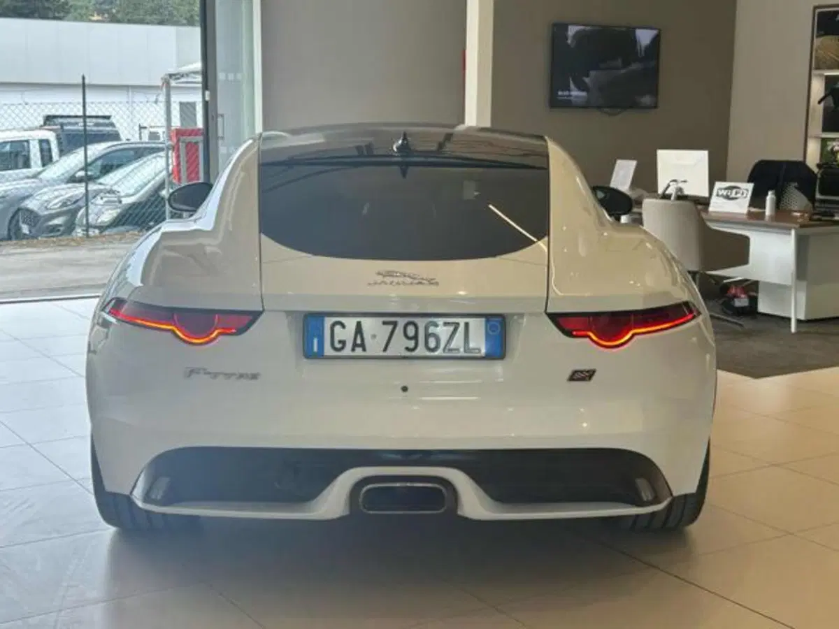 Jaguar F-Type Coupé usata a Lucca (7)