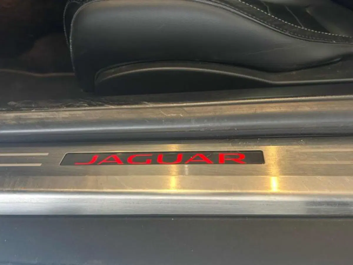 Jaguar F-Type Coupé usata a Lucca (8)