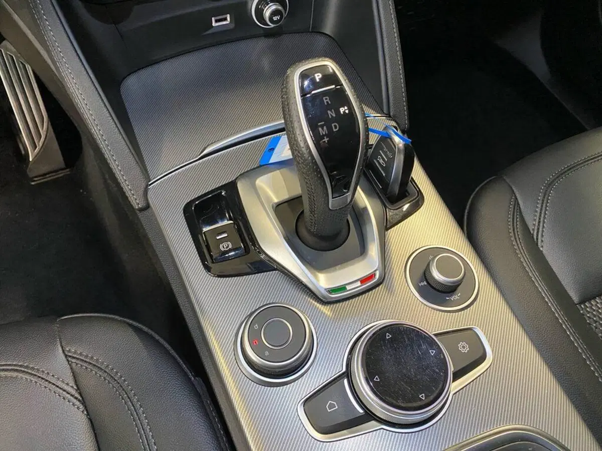 Alfa Romeo Stelvio usata a Torino (12)