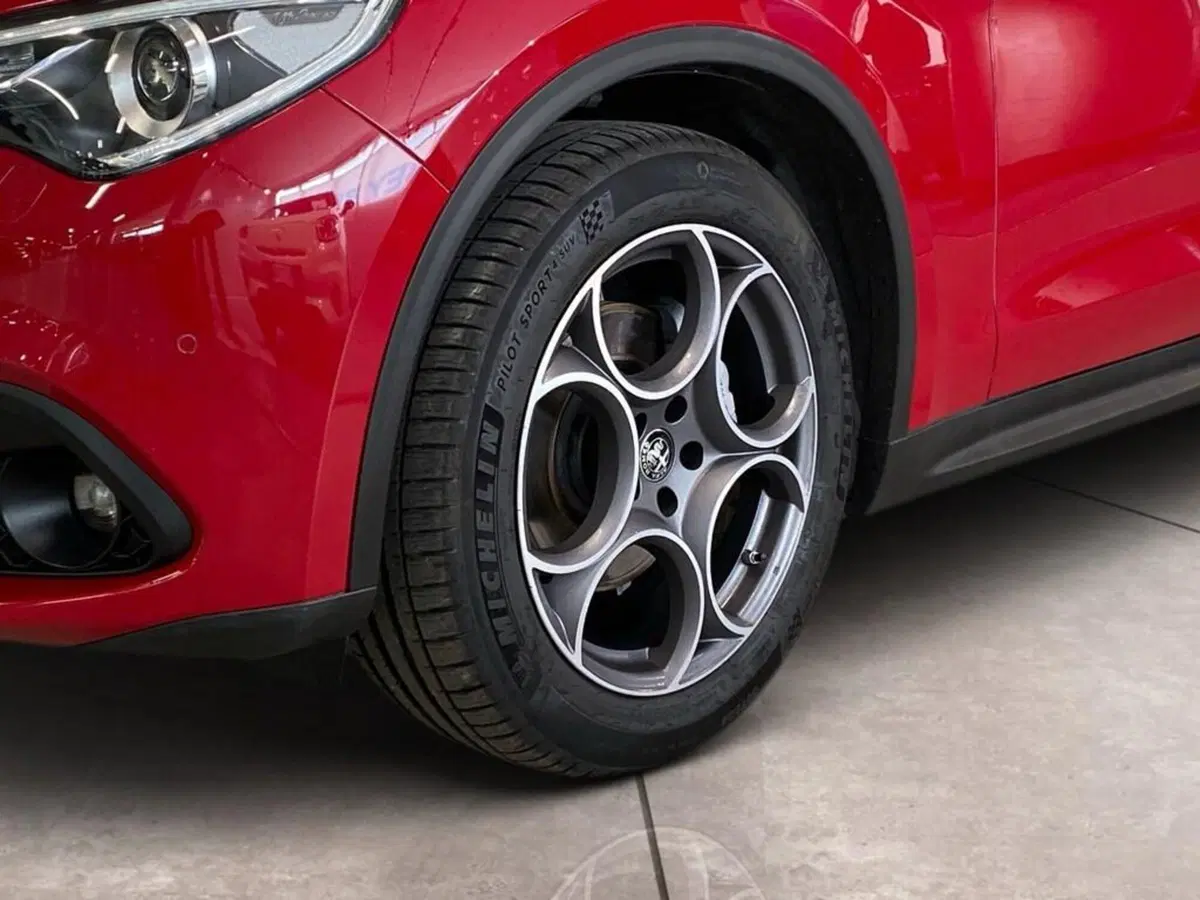 Alfa Romeo Stelvio usata a Torino (15)