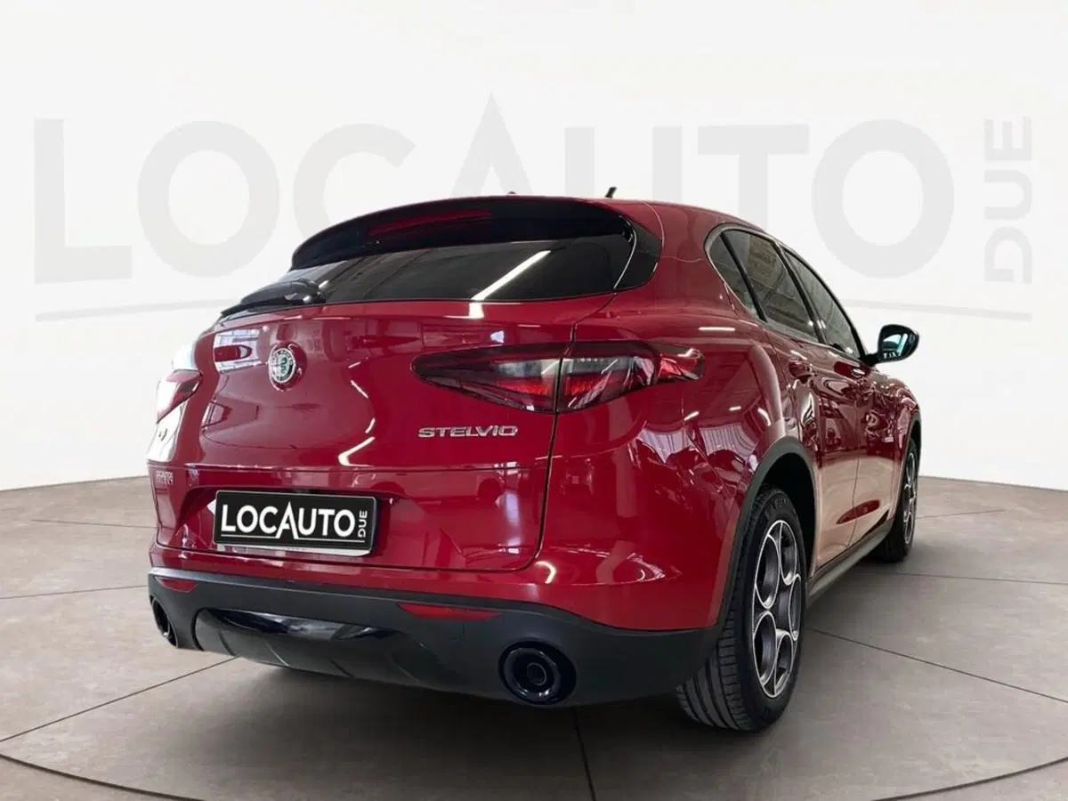 Alfa Romeo Stelvio usata a Torino (4)