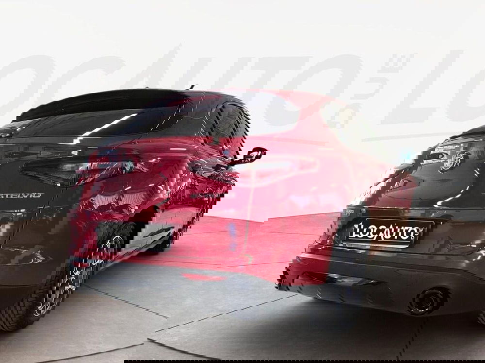 Alfa Romeo Stelvio usata a Torino (4)