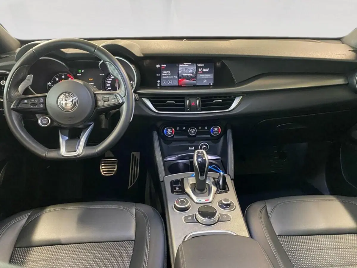 Alfa Romeo Stelvio usata a Torino (6)