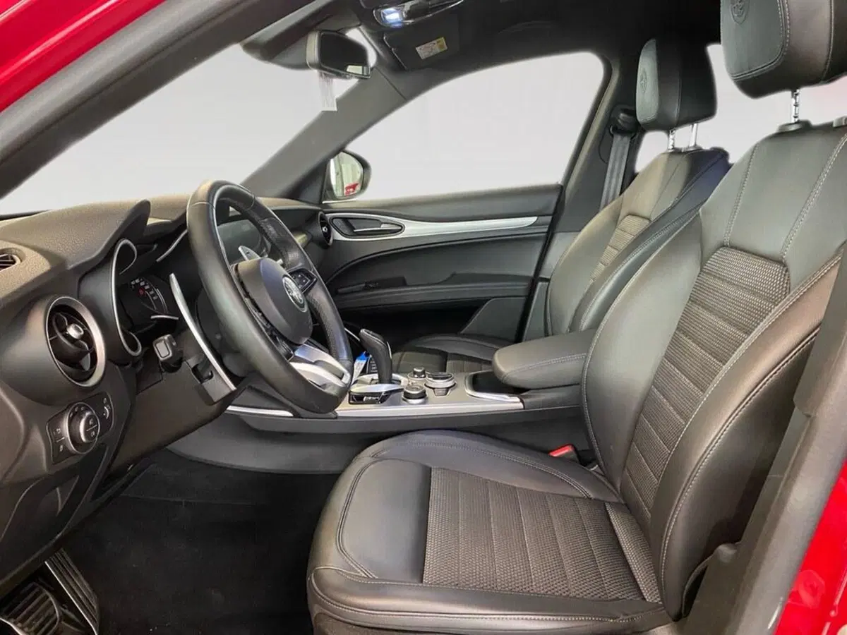 Alfa Romeo Stelvio usata a Torino (7)