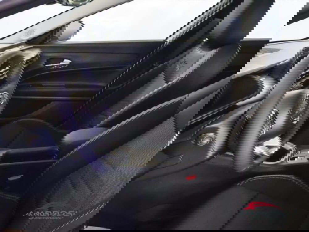 Jeep Avenger nuova a Perugia (10)